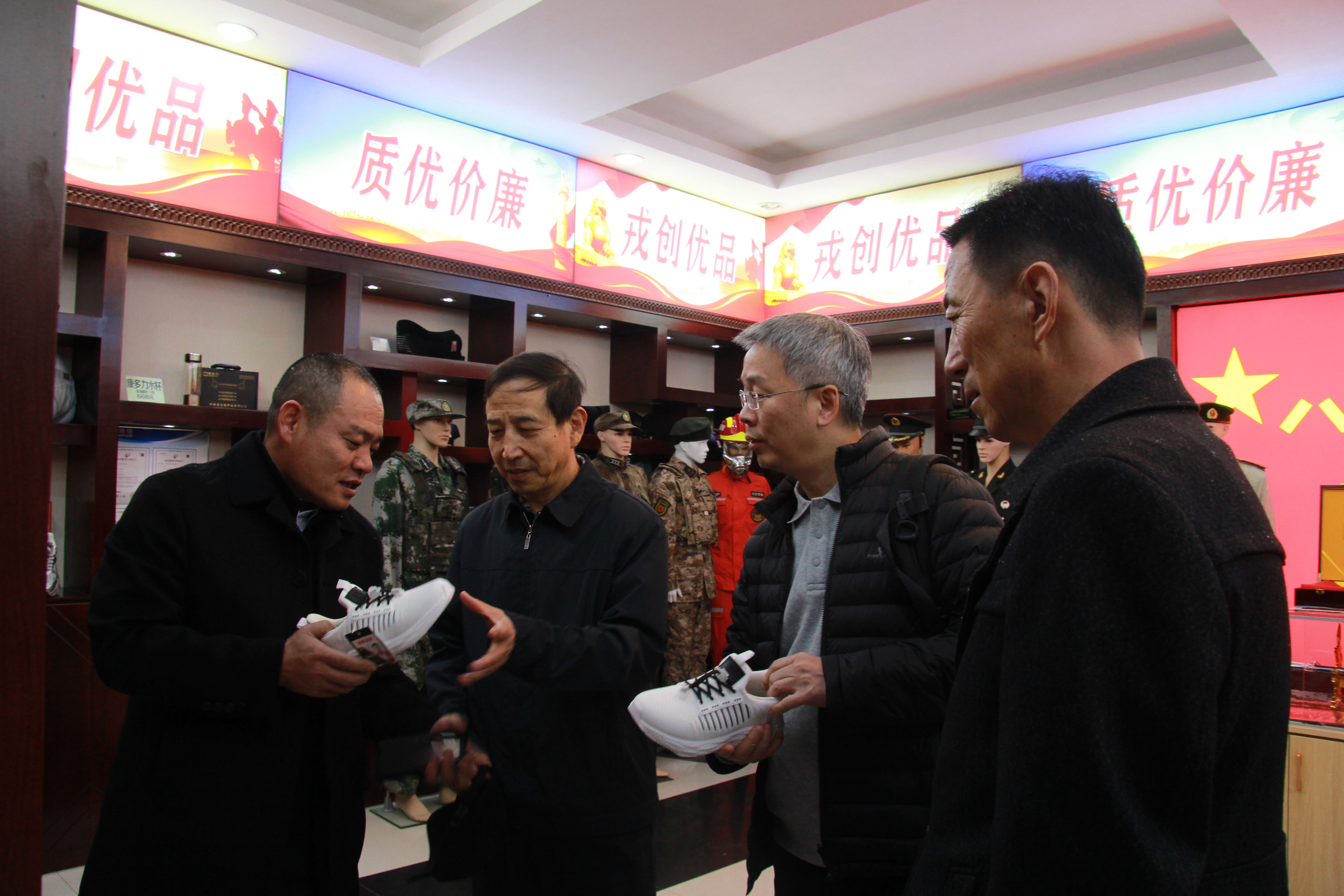 戎创暖军心 关怀聚力量